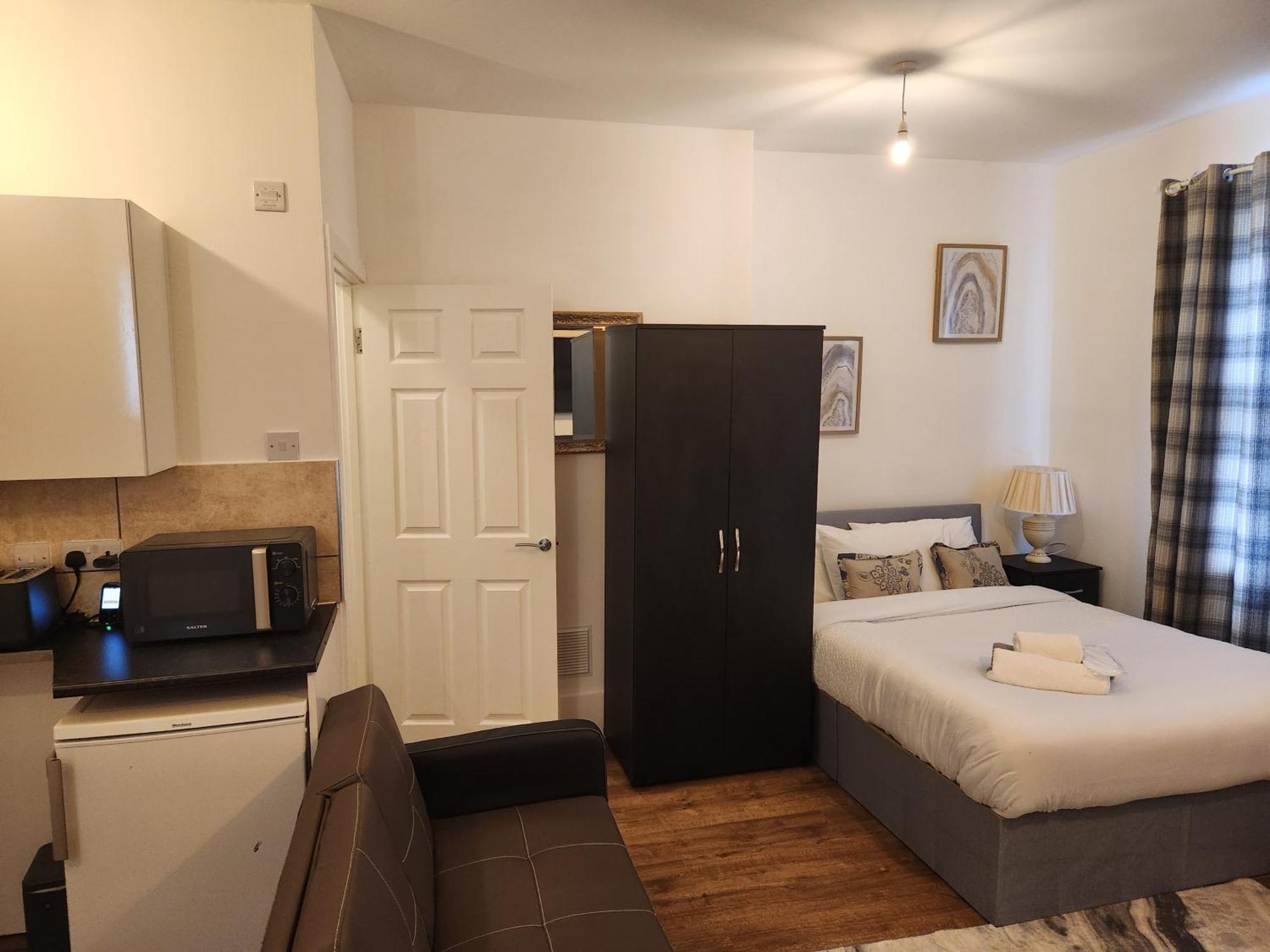 Immaculate 1-Bedroom In Greenhithe Eksteriør billede