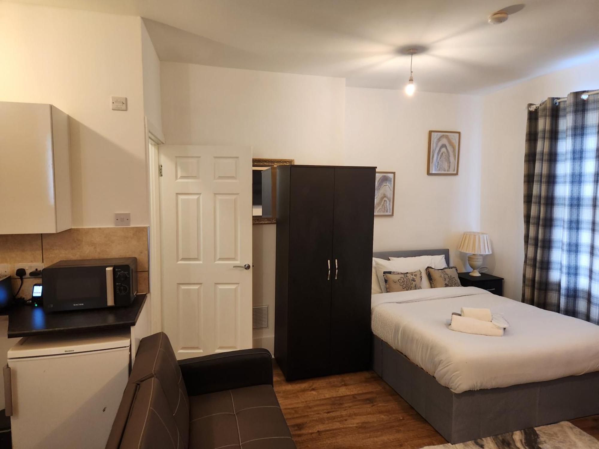 Immaculate 1-Bedroom In Greenhithe Eksteriør billede