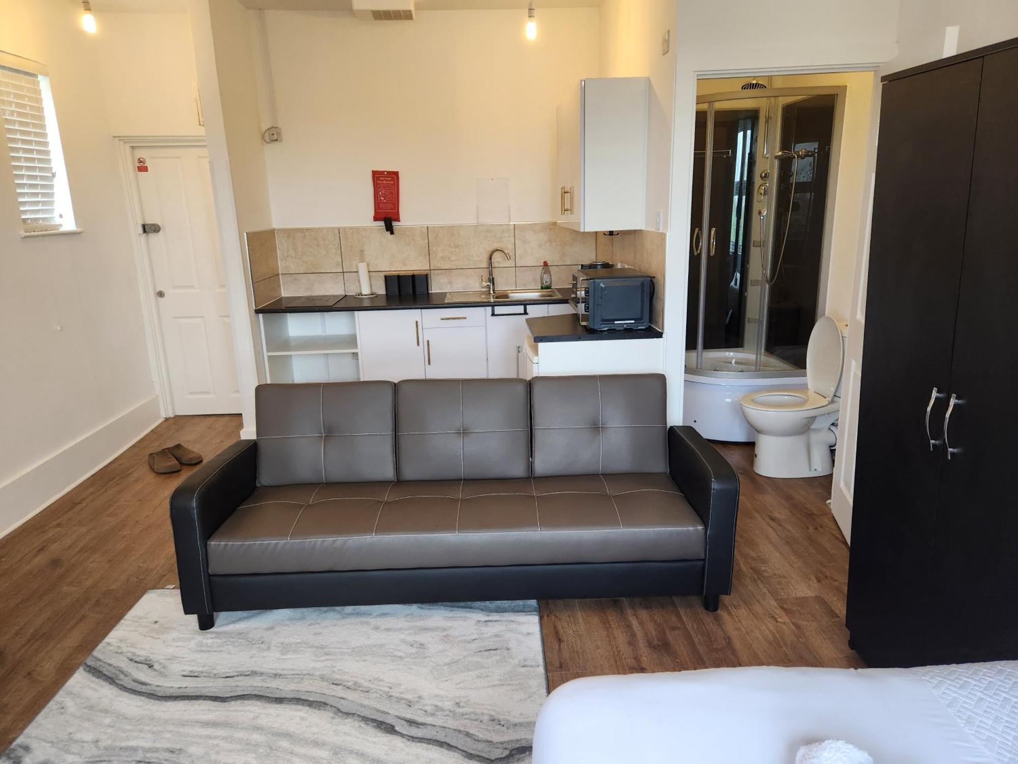 Immaculate 1-Bedroom In Greenhithe Eksteriør billede