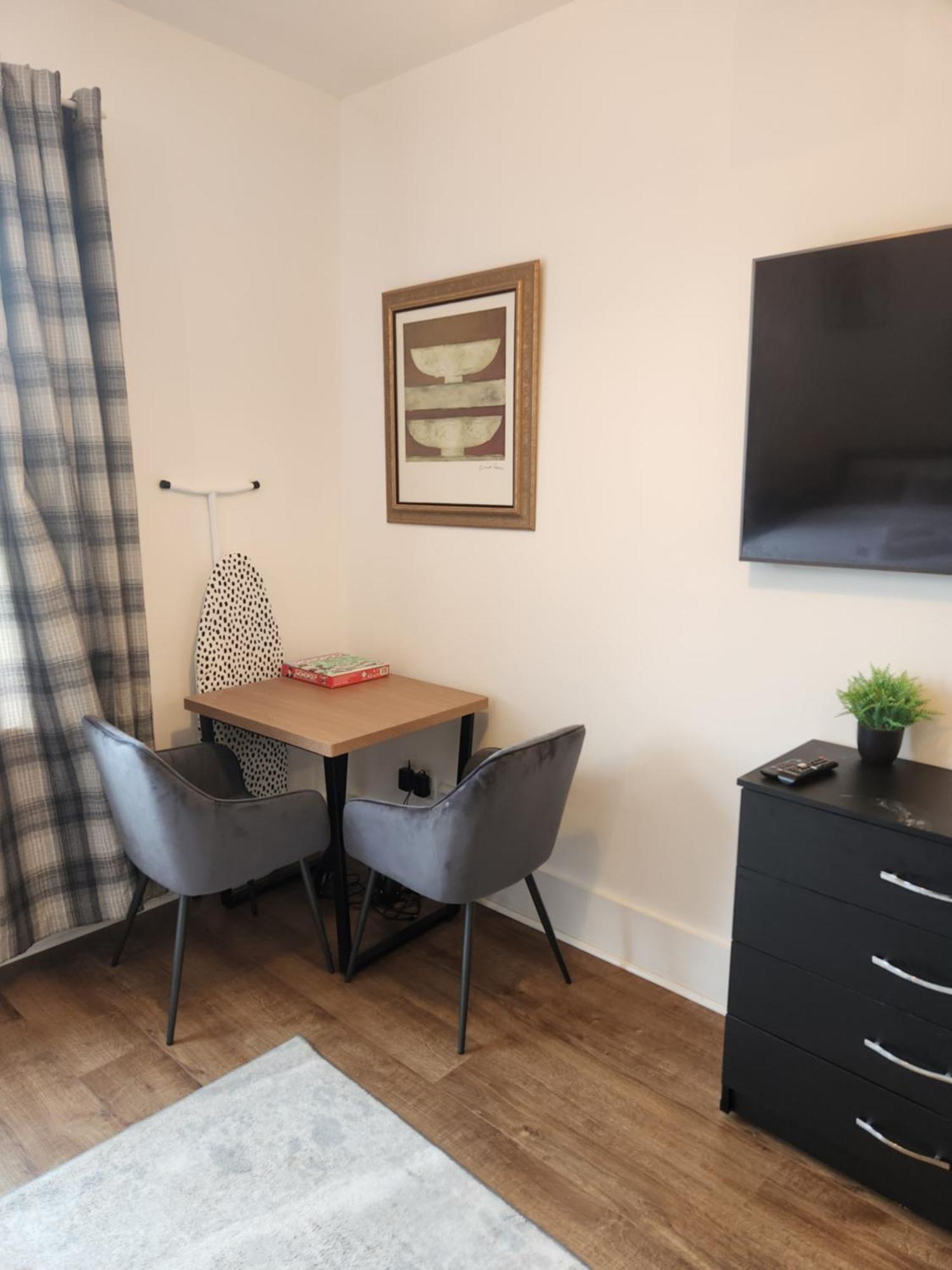Immaculate 1-Bedroom In Greenhithe Eksteriør billede